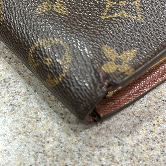 Authentic Louis Vuitton Monogram Wallet. - Picture 9 of 9